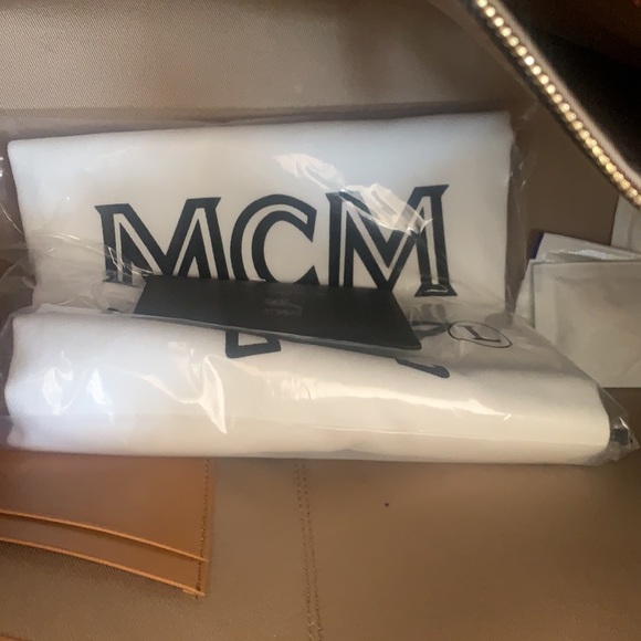 💯 NWT! MCM Anya Medium Visetos Zip Top Shopper In Soft Pink - Picture 10 of 13